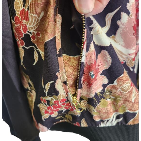 Monroe & Main Satin Floral Crane Bird Long Sleeve Bomber Jacket Plus Size 1X - Picture 4 of 5